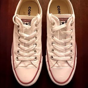 Converse Chuck Taylor All Star Sneaker in White size 7.5 Women’s